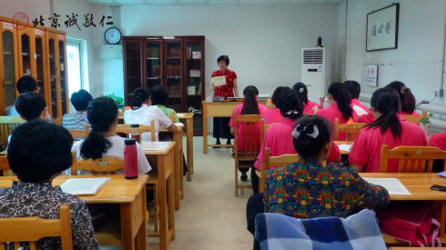 今天（8月7日），杨老师为家长学员讲解《家庭关系对子女的影响》。 